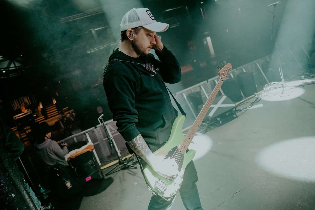 jamespendle's tweet image. Always keep the bossman’s bass clean and shiny and singing 🤘🤘

📸 @gavfrontrow 

#guitartech #basstech