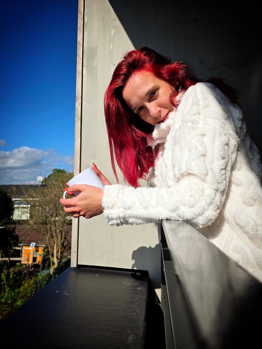 Bella_Chloe_Ros's tweet photo. Make me Ready for Summer ☀️☀️
Na freust du dich auch schon darauf wenn es wieder wärmer wird???

#selfie #redhair #outdoor #timeforsummer #bluesky https://t.co/Ygs6SS24JH