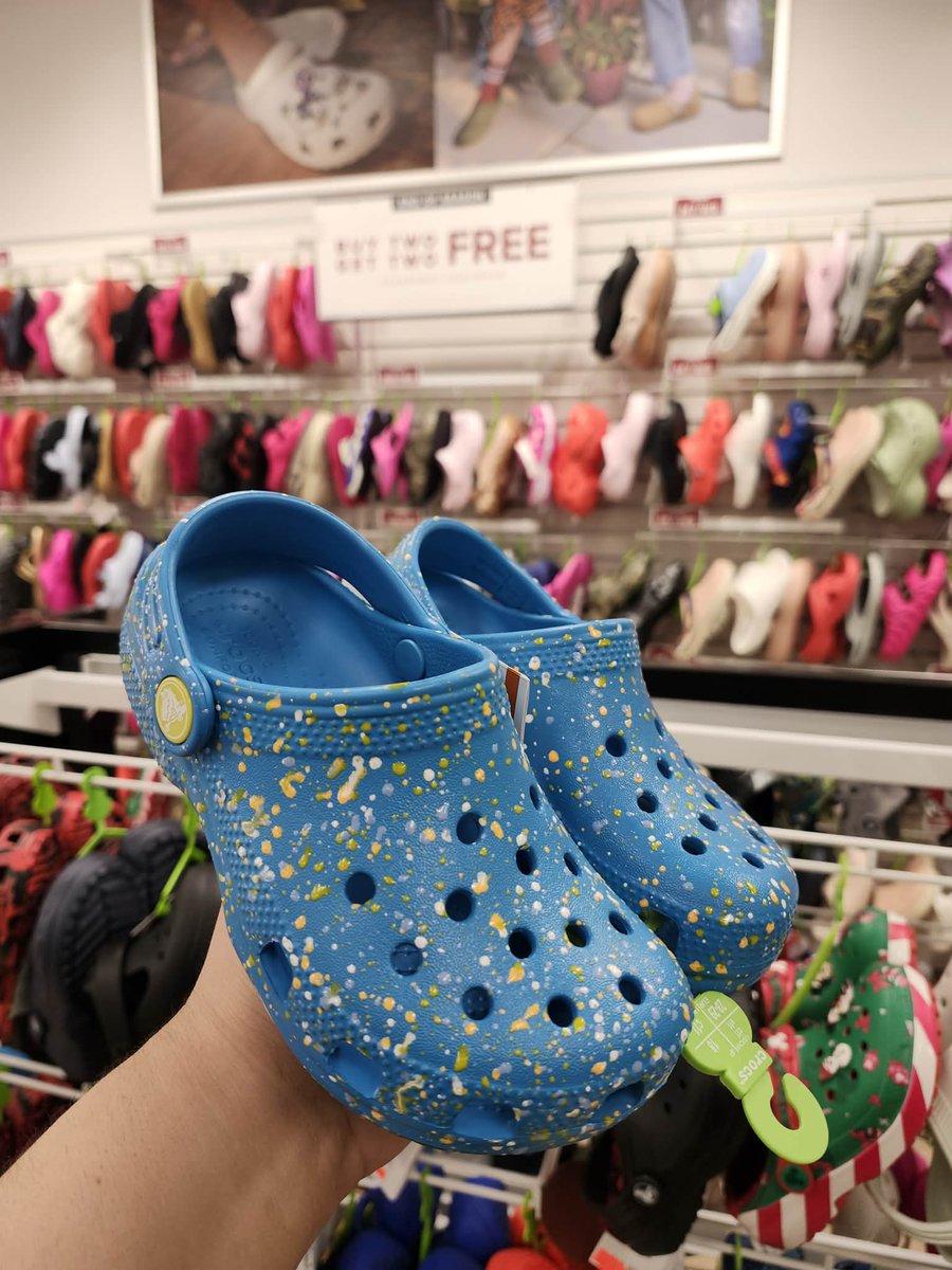 LBVFS's tweet image. #CrocsStyle Crocs at the Lake Buena Vista Factory Stores. Buy 2, get 2 FREE (clearance footwear). It’s the perfect chance to treat yourself (and maybe someone else).😉Exclusions apply. Sale is subject to change. #ShopNow #style #shoes #crocs