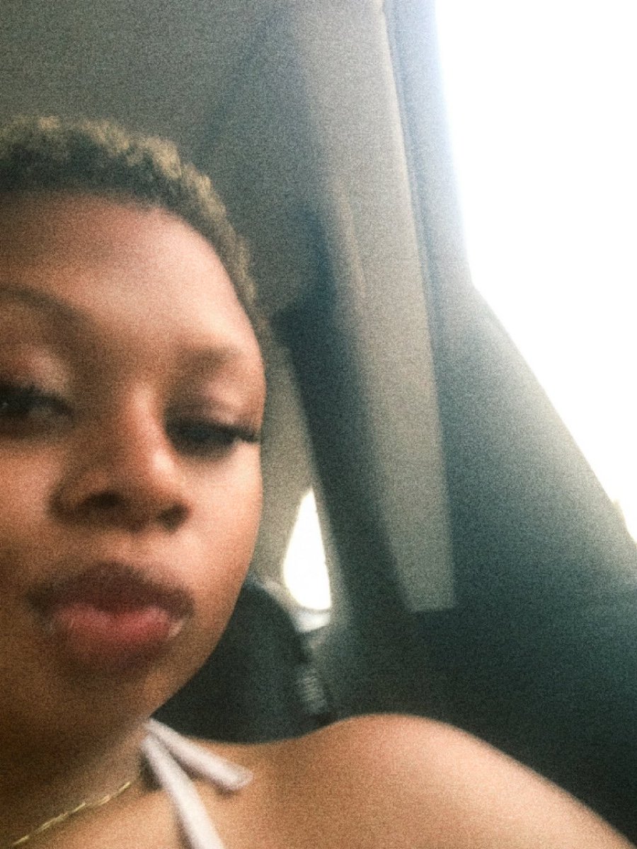 vee✨ tweet media