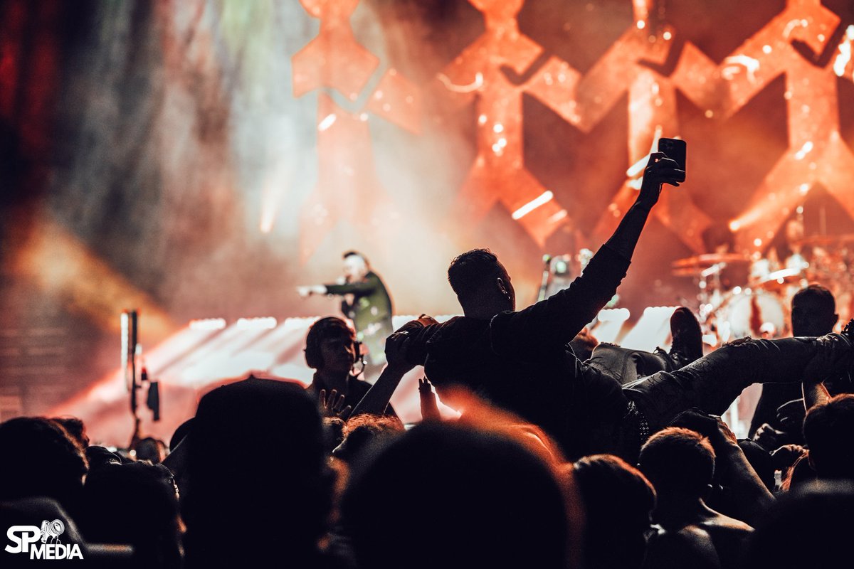 threedaysgrace's tweet image. Pittsburgh! Tuesday night’s sold out show was epic 😮‍💨🔥🔥

📷 @SPMediaAZ 

#ThreeDaysGrace #AlienationTour #IPrevail #TheFuneralPortrait #Pittsburgh