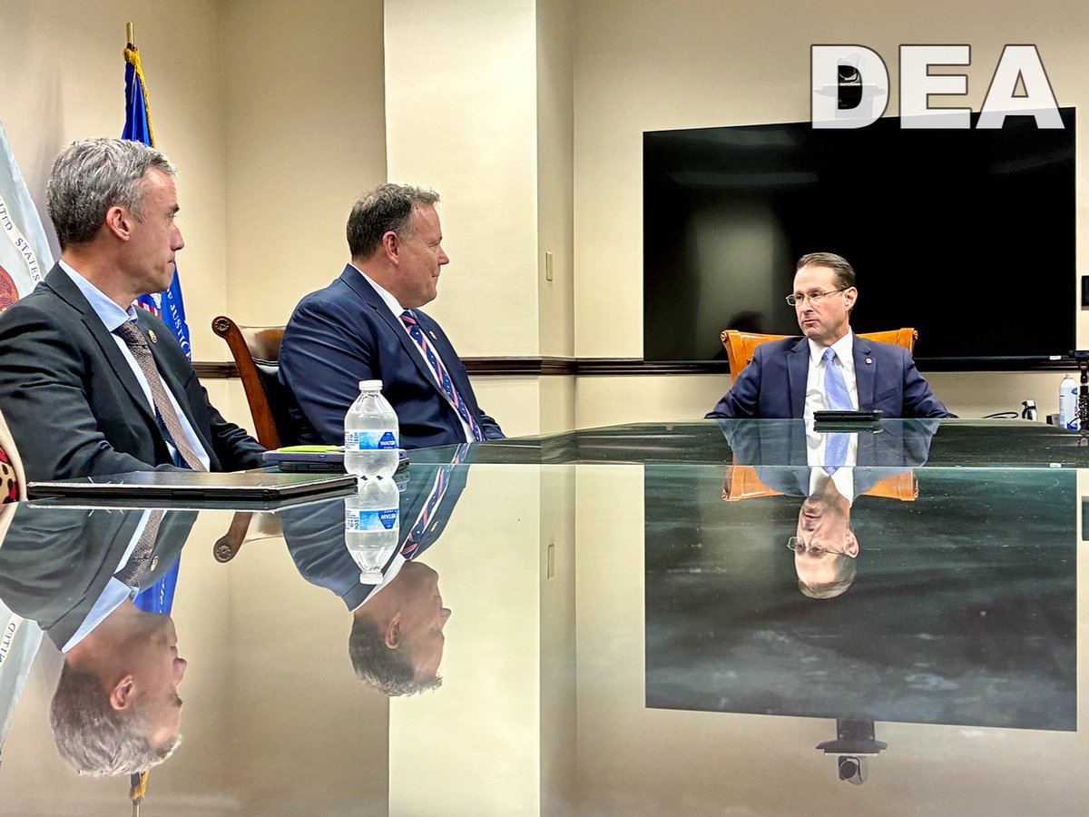 dealouisville's tweet photo. #DEA Principal Deputy Administrator Dan Salter touched down in Bluff City this week to meet with #MemphisSafeTaskForce members and law enforcement partners. Mr. Salter praised the operation's progress and solicited feedback from personnel on the ground. @TheJusticeDept @DEAHQ https://t.co/ph1XNaM8Fz