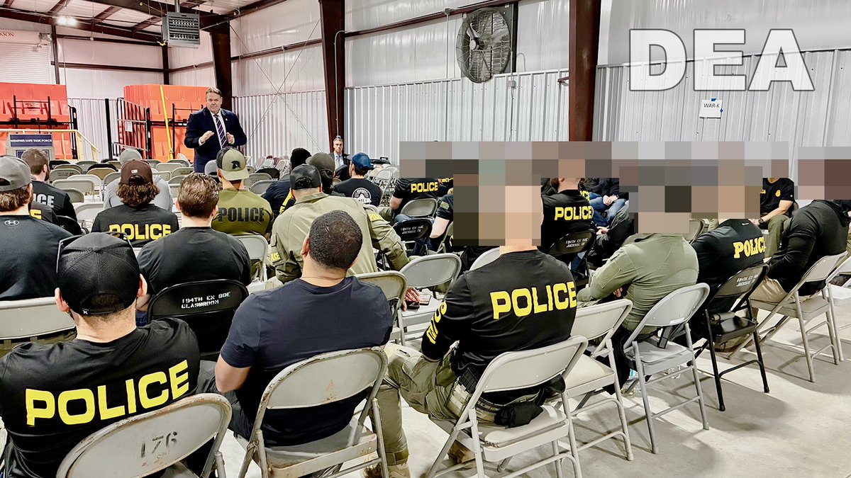 dealouisville's tweet photo. #DEA Principal Deputy Administrator Dan Salter touched down in Bluff City this week to meet with #MemphisSafeTaskForce members and law enforcement partners. Mr. Salter praised the operation's progress and solicited feedback from personnel on the ground. @TheJusticeDept @DEAHQ https://t.co/ph1XNaM8Fz