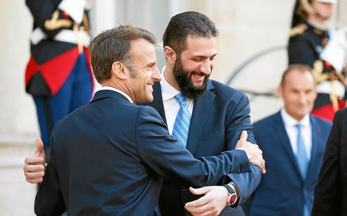 Les mêmes qui prétendent aujourd’hui se passionner pour la femme iranienne cautionnaient il y a encore quelque mois ce câlin obscène du Chef de l’État avec l’égorgeur en série Al Jolani, massacreur de chrétiens et caution des attentats du Bataclan… 

…c’est tout pour moi