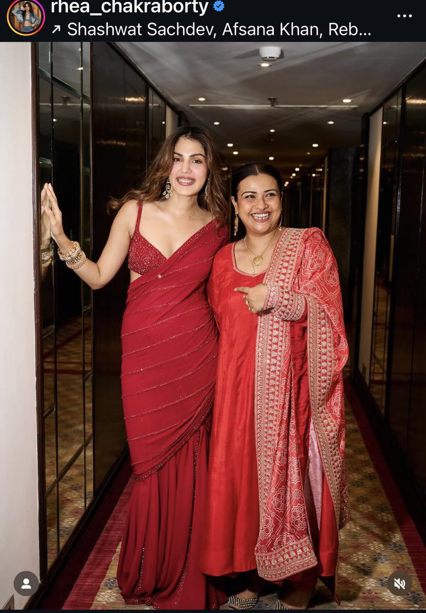 The alleged suppliers who were drugging #SushantSinghRajput are still partying together 🤬

Complete and utter failure of <a href="/CBIHeadquarters/">Central Bureau of Investigation (India)</a> !!!!

According to hundreds of evidences openly circulated by media,  these accused were allegedly feeding 2-3 drops of narcotics, AND very