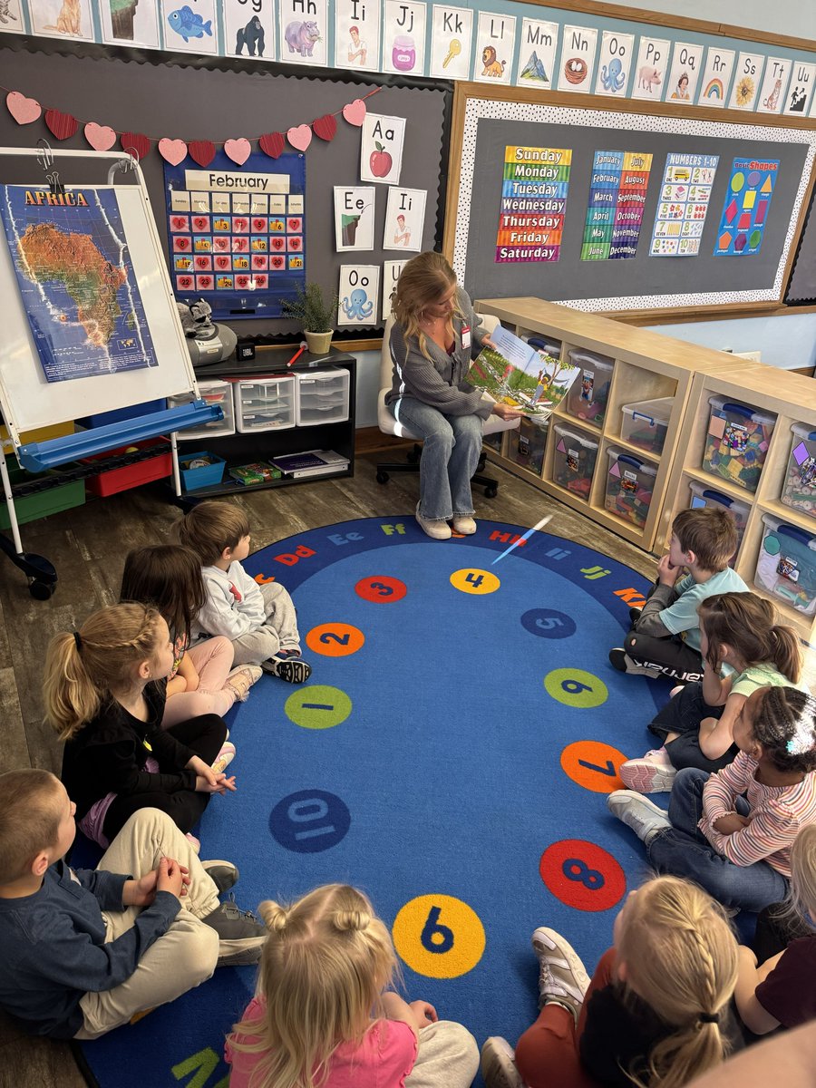 ✨📕The Chamber staff joined the "Read for the Record" day in February put on by United Way of Southwest Minnesota and read the story "See Marcus Grow!"
▪ President Brad joined preschoolers at Park Side Elementary (Marshall Public Schools)
▪ Shelby (Marketing) joined