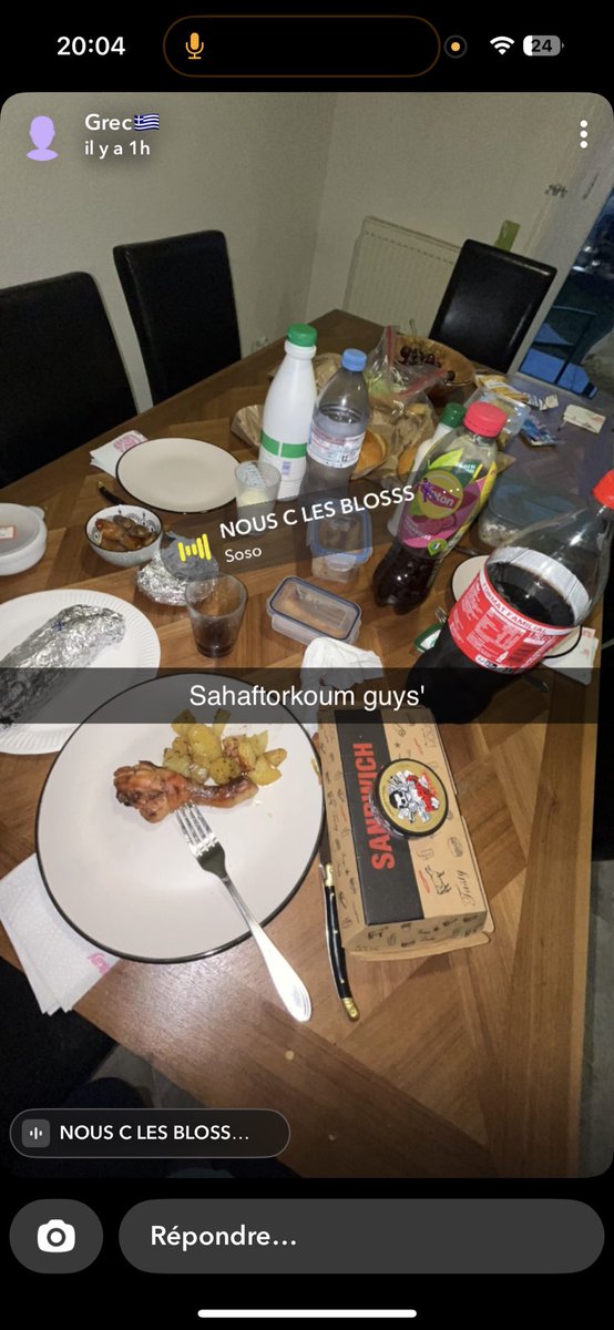 vieudebri's tweet photo. mon shab il mange le doigts a sukuna au ftour faites des duaas svp, . On se rend pas compte de la chance qu’on a 😓 https://t.co/eSHA2Pcbe9