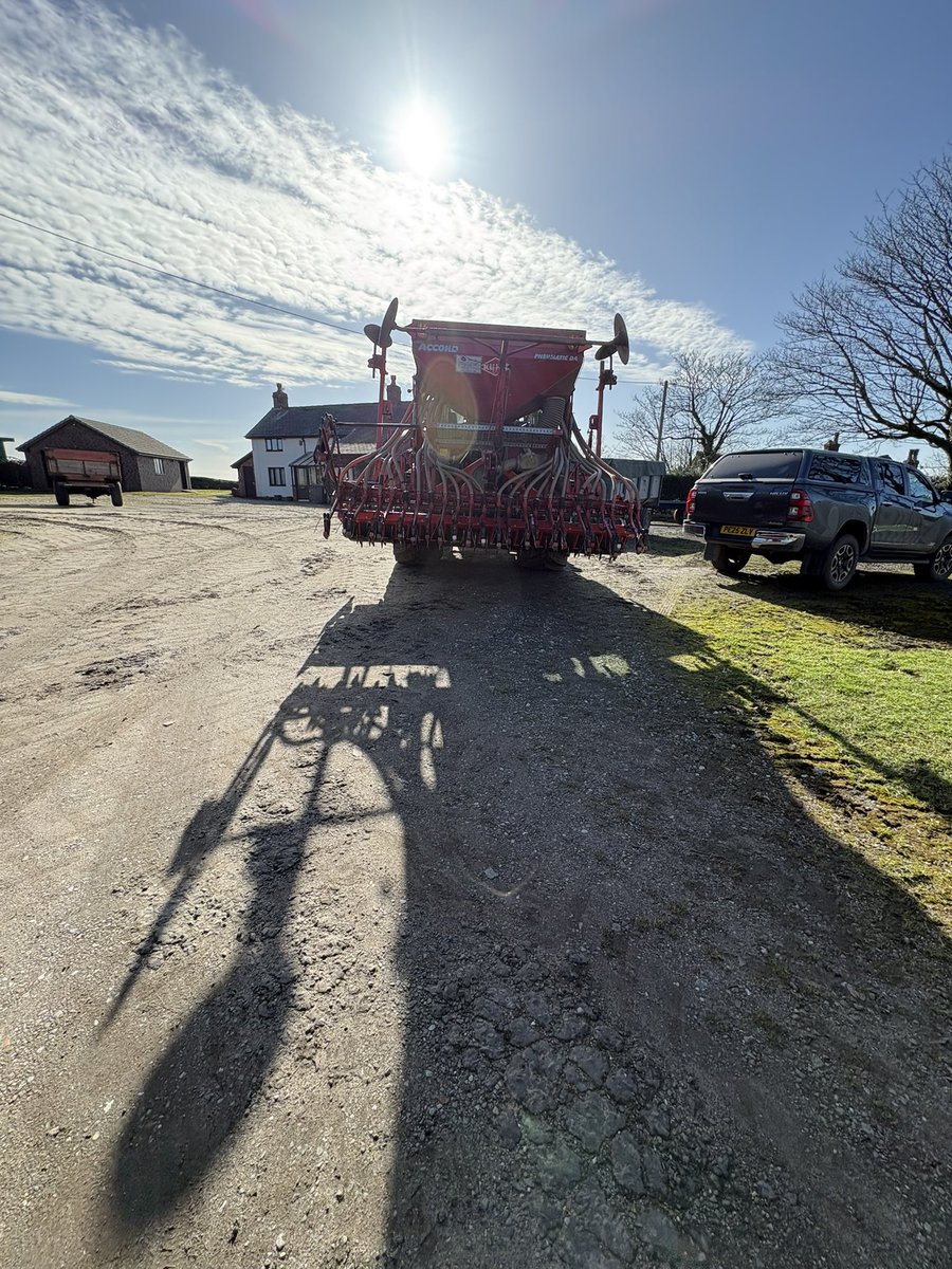 Agronomysilvers's tweet image. We’re off Spring Drilling @KWSUKLtd @AgriiUK 👌👌👌 #springbarley