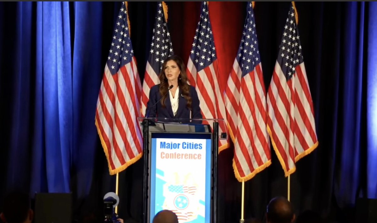 Kaitlan Collins tweet media