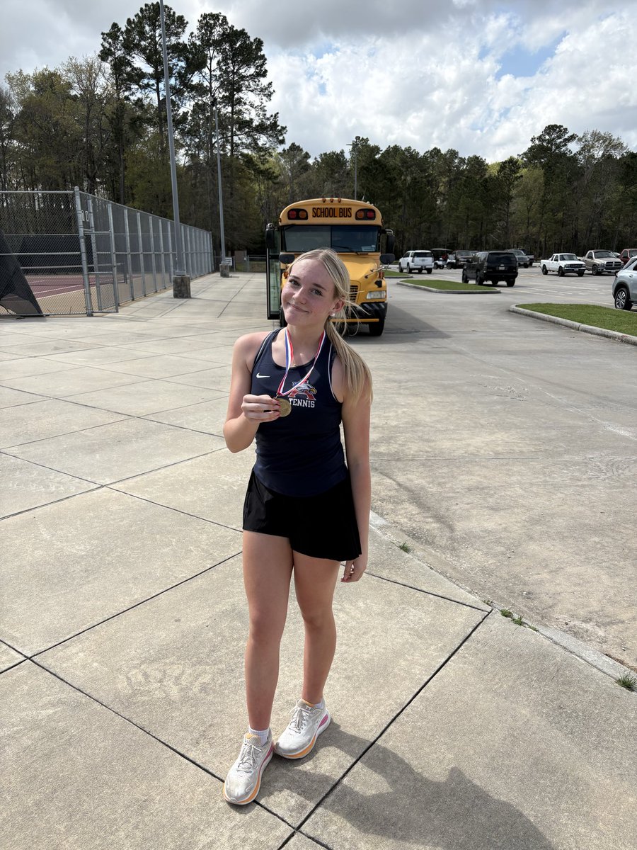 AHSTENNIS16's tweet photo. Good job Allie winning AGS at Splendora JV tournament. https://t.co/UM2EPm1fF9