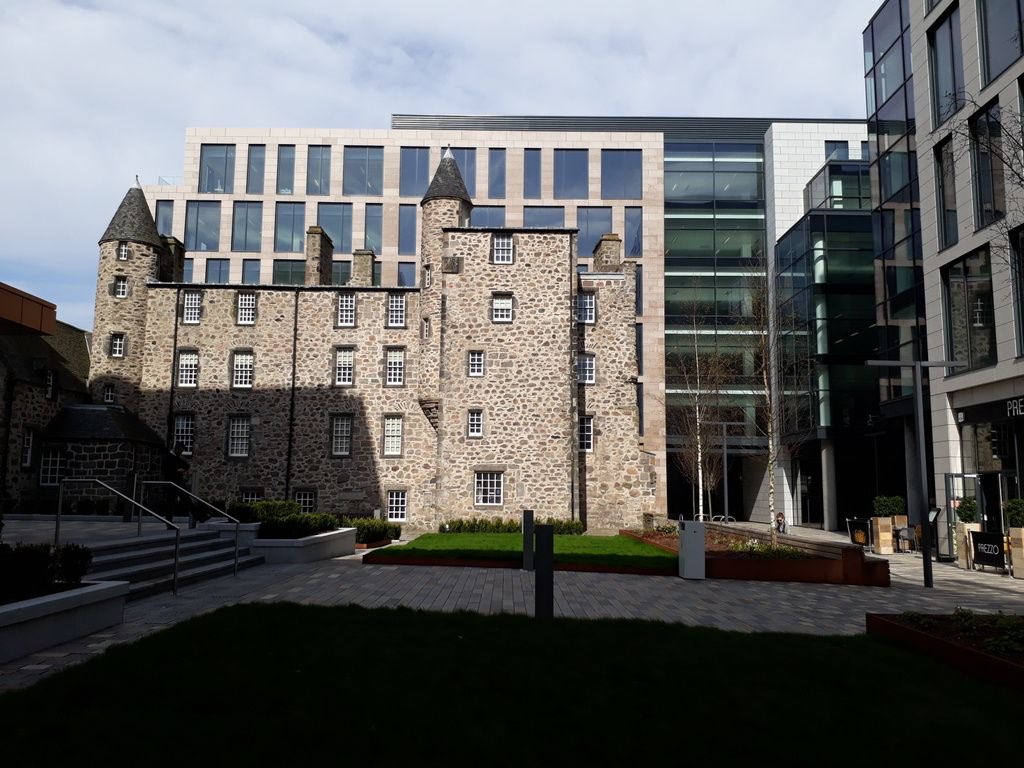 piewag's tweet photo. @VinnieSull1van Reminds me of the oldest remaining house in Aberdeen built 1545 https://t.co/1r12YUubKm