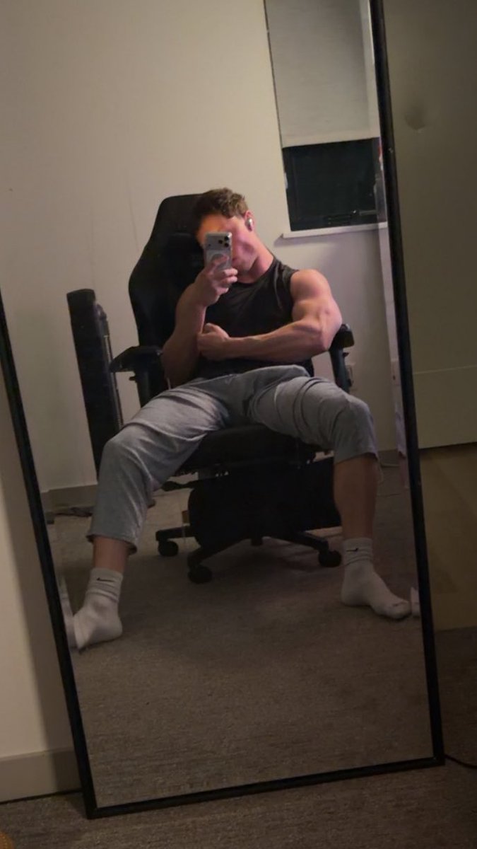 HungDagger (3$ OF) tweet media