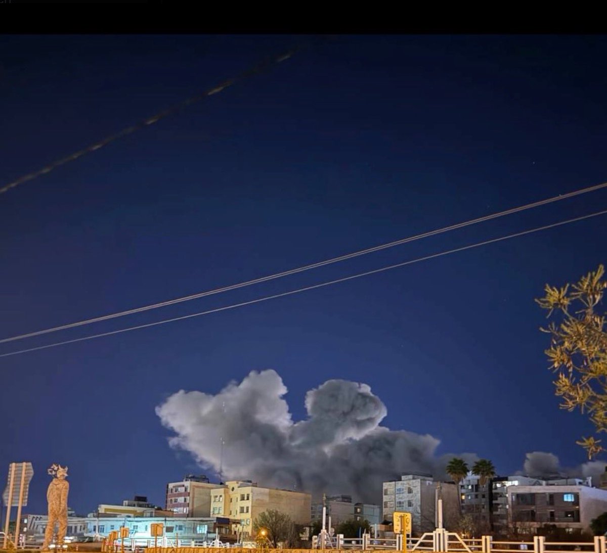 @ 1713Z
Airstrikes on Khayyam neighborhood,
There are IRGC, Basij and IRGC Intel. bases in the area.
Shiraz, #Fars Province, #Iran