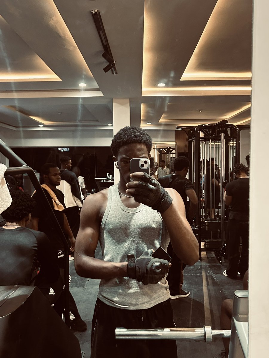TheAlchmPrince's tweet photo. One honest advice as a trader:

Treat Forex like the gym.

When you first enter the gym, you’re weak.  
You’re inconsistent.  
You get tired fast.  
You even feel embarrassed sometimes.

Same thing in trading.

At first:
You overtrade.  
You revenge trade.  
You break your rules.  
You chase every setup.

And then you wonder why there’s no progress.

But here’s what the gym teaches you…

Results don’t come from motivation.  
They come from showing up on days you don’t feel like it.

Some days in the gym you feel strong.  
Some days you feel off.  
But you still train.

Some days in the market you win.  
Some days you lose.  
But you still follow your plan.

Nobody builds a great body in 30 days.  
Nobody builds a solid account in 30 days.

It’s boring sometimes.  
It’s repetitive.  
It requires ego control.

You don’t add 100kg on the bar on your first week.  
So why are you risking 10% per trade?

You don’t quit the gym because of one bad workout.  
So don’t quit trading because of one bad week.

The real transformation in both?
Consistency + patience + emotional control.

If you can master your body,  
you can master your habits.

If you can master your habits,  
you can master your trading.

Slow growth > fast losses.

Stay disciplined.  
Stay patient.  
Stay in the game.

Your future self is watching.
#Evolve ⏱️