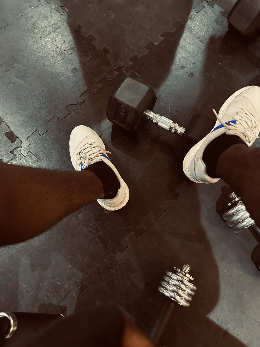 TheAlchmPrince's tweet photo. One honest advice as a trader:

Treat Forex like the gym.

When you first enter the gym, you’re weak.  
You’re inconsistent.  
You get tired fast.  
You even feel embarrassed sometimes.

Same thing in trading.

At first:
You overtrade.  
You revenge trade.  
You break your rules.  
You chase every setup.

And then you wonder why there’s no progress.

But here’s what the gym teaches you…

Results don’t come from motivation.  
They come from showing up on days you don’t feel like it.

Some days in the gym you feel strong.  
Some days you feel off.  
But you still train.

Some days in the market you win.  
Some days you lose.  
But you still follow your plan.

Nobody builds a great body in 30 days.  
Nobody builds a solid account in 30 days.

It’s boring sometimes.  
It’s repetitive.  
It requires ego control.

You don’t add 100kg on the bar on your first week.  
So why are you risking 10% per trade?

You don’t quit the gym because of one bad workout.  
So don’t quit trading because of one bad week.

The real transformation in both?
Consistency + patience + emotional control.

If you can master your body,  
you can master your habits.

If you can master your habits,  
you can master your trading.

Slow growth > fast losses.

Stay disciplined.  
Stay patient.  
Stay in the game.

Your future self is watching.
#Evolve ⏱️
