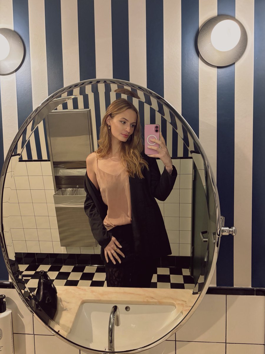 AnnaJaneJackson's tweet photo. Had an amazing time at the exclusive early screening and producer Q&amp;A for Project Hail Mary w/ @AmazonMGMStudio!

Thank you @WomenInFilm, and congratulations to the impressive Amy Pascal + Rachel O’Connor!
#RyanGosling #ProjectHailMary https://t.co/4igG9Fjp5a