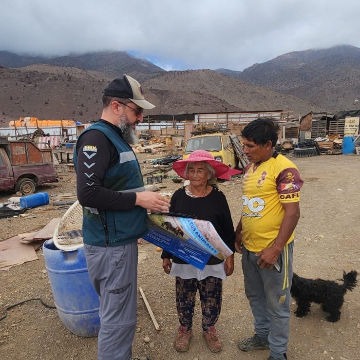sagchile's tweet photo. Funcionarios de @sagchile #Antofagasta visitaron a tenedores/as de equinos en #Paposo #Taltal para difundir medidas de prevención de la Anemia Infecciosa Equina (AIE), una enfermedad viral grave que afecta a caballos, mulas y burros 🐎🫏 https://t.co/NXJMgxvHYb