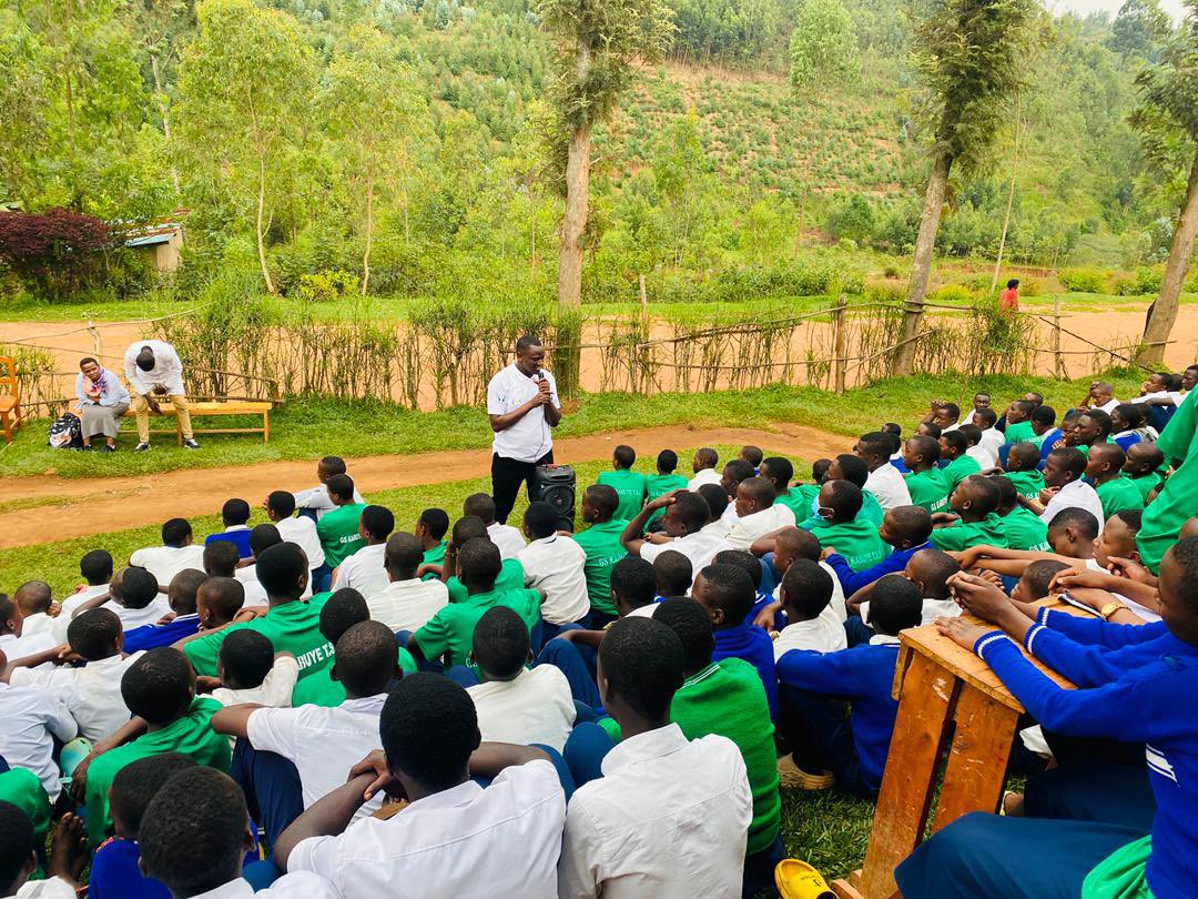 IyesYouthImpact's tweet photo. Our journey continued at #GSKabuyeTSS, where we wrapped up impactful discussions on mental health awareness and NCD prevention.

Three schools, one mission: empowering youth to lead healthier futures. 
#Health4Life #IYESImpact 

@BrianChirombo @DrAdelakin @ArielPrince_ https://t.co/rp3Kr6Mu4d