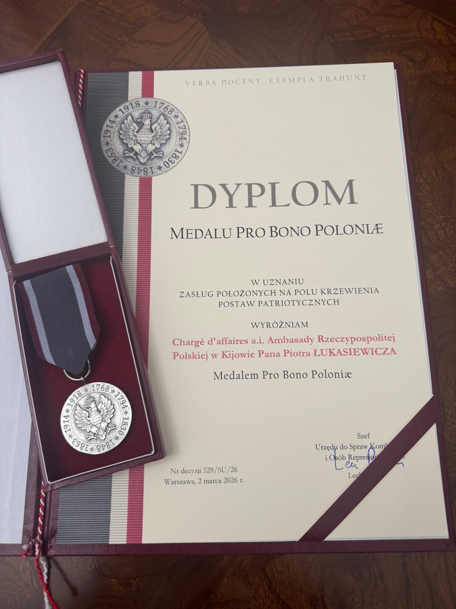 Piotr Łukasiewicz tweet media