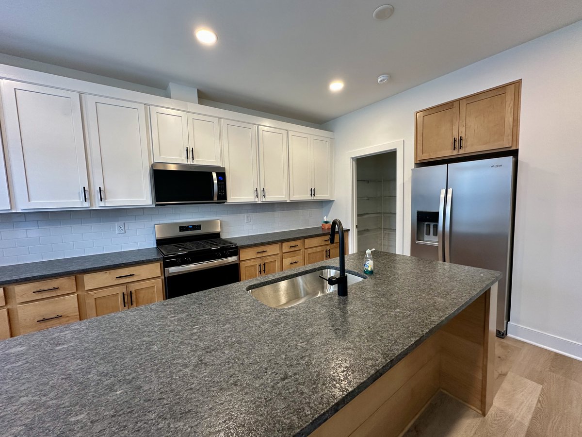 RPMPittsburgh's tweet photo. We have some amazing new listings this week! 39 units are available, including this amazing home in Bridgeville. Our profile has the link to our website. Contact us for a showing today! Days, nights, and weekends are available.

#rentalspittsburgh
#homeforrentpittsburgh https://t.co/eizmg1QDkT