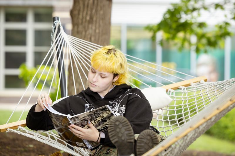 MasonPatriots's tweet photo. Springtime is in the air, and campus is coming alive! 🌼✨ 

Don't forget to 𝓈𝓅𝓇𝒾𝓃𝑔 your clocks forward an hour.⏱️ Daylight Saving Time begins on March 8th. ☀️ Let the warmth and good vibes roll!  

#StudentInvolvement #MasonNation https://t.co/CSAVg0Cydo