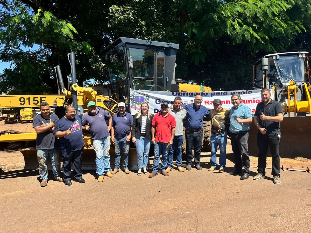 Mais investimentos para Nova Fátima 🚜
Entregamos maquinários que reforçam os serviços da prefeitura. Parceria com a prefeita Renata e apoio do gov. Ratinho Jr.