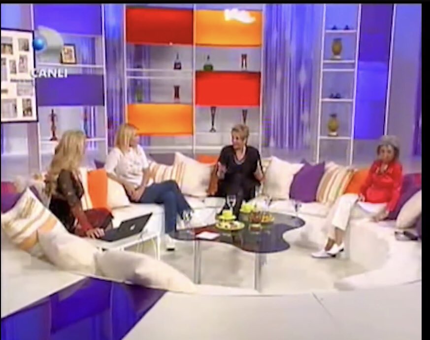 Hayatımda böyle korkunç bir stüdyo görmedim Müge Anlı dekoratöre nasıl müdahale etmemiş anlamadım