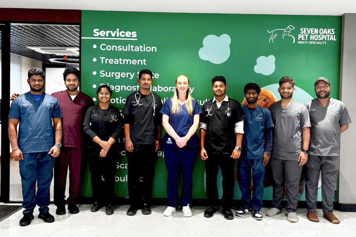 sevenoaksindia's tweet image. We extend our heartfelt thanks to PJ Meredith, who travelled all the way from the USA🇺🇸 to spend time with our teams across all Seven Oaks locations in Hyderabad.

#VetTraining #SkillDevelopment #TrainingSessions #PetHospital #SevenOaksPetHospital