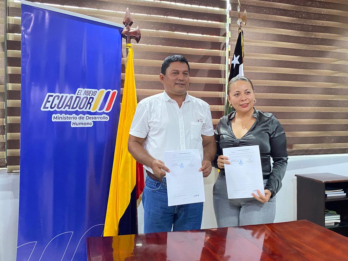 Zona2MTDH's tweet photo. 📍#Orellana | Junto al GAD Municipal de Loreto firmamos convenios para implementar el Servicio de Desarrollo Infantil para 180 niñas y niños y Espacios de Socialización para 300 personas adultas mayores.
#MDHenTerritorio
#ElNuevoEcuador https://t.co/JIyNwXyxfx