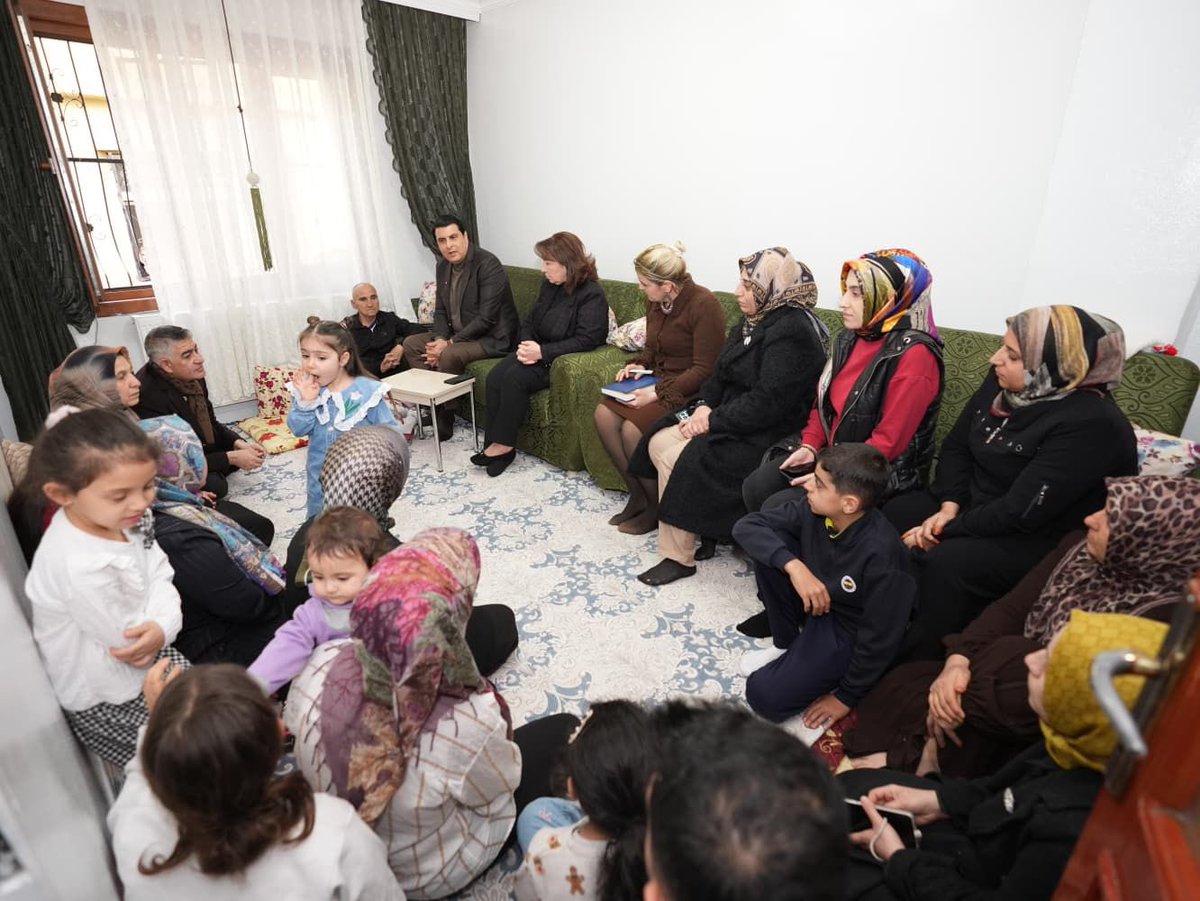 📍Göllüce
📍29 Ekim
📍Selahaddin Eyyubi
📍Değirmiçem
📍Osmangazi

Şehitkamil’imizin sokaklarında hemşehrilerimizle birlikte yürümeye, aynı sofrayı ve aynı muhabbeti paylaşmaya devam ediyoruz.

Mahallelerimizde esnafımızla selamlaştık, vatandaşlarımızla sohbet ettik. Kapılarını