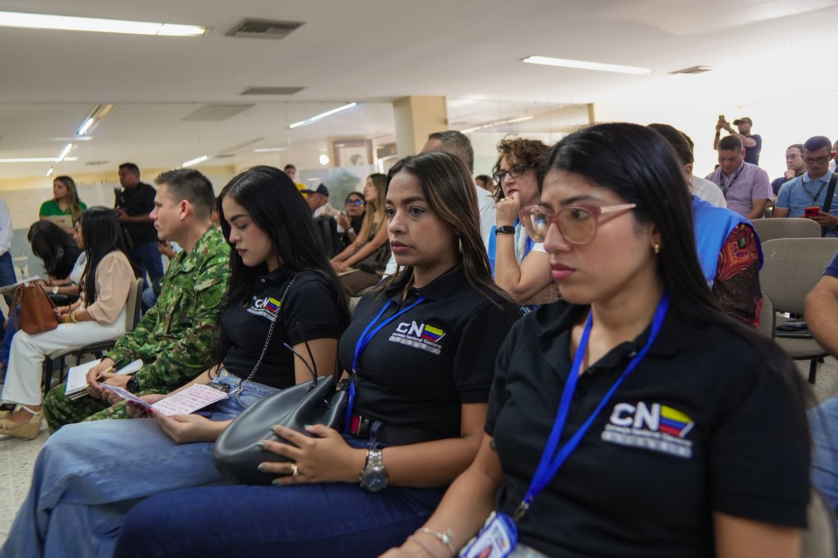 🗳️ Garantías para unas elecciones en paz en el Cesar

Trabajamos de manera articulada para asegurar una jornada electoral tranquila, segura y con todas las garantías para los cesarenses.

En el Cuarto Comité de Seguimiento Electoral coordinamos con las diferentes instituciones y