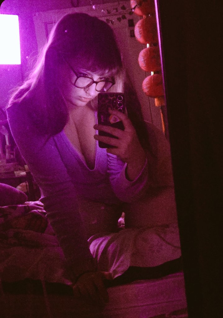 angl_r0sette's tweet photo. 💐 About Me/Pin 🩷
•18 (js turned today 🥳 + can show proof if needed)
• Kinda new to nsfw/posting
• Bi (no lean)
• Switch (sub lean)

Will probably redo this once I gain more followers including kinks and stuff‼️ 
Rt + 🩷 to be moots https://t.co/JENFarID7f