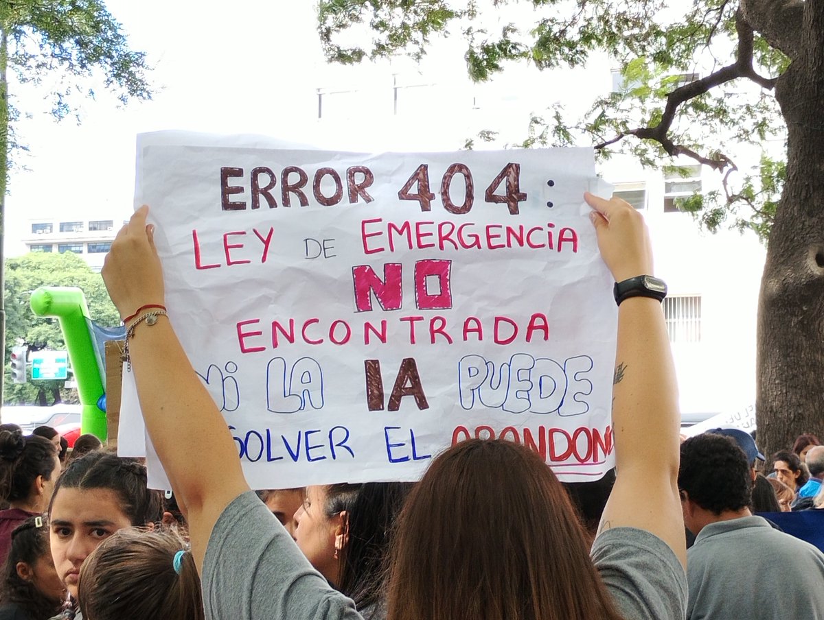 "Emergencia en discapacidad: crónica de una marcha donde el «YA» es la última esperanza". Fui, vi, escuché y escribí para <a href="/4palabrascom/">4 Palabras</a> 
Se puede leer acá: 4palabras.com/emergencia-en-…