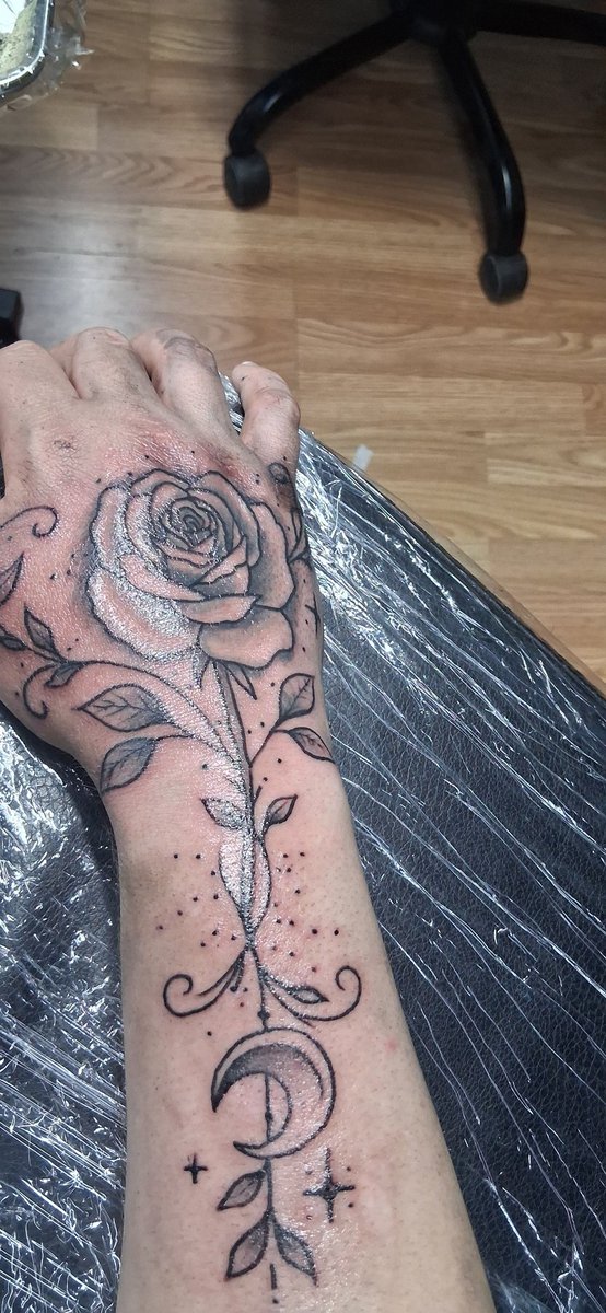 EBKxBUCK tweet media