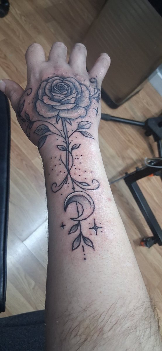 EBKxBUCK tweet media