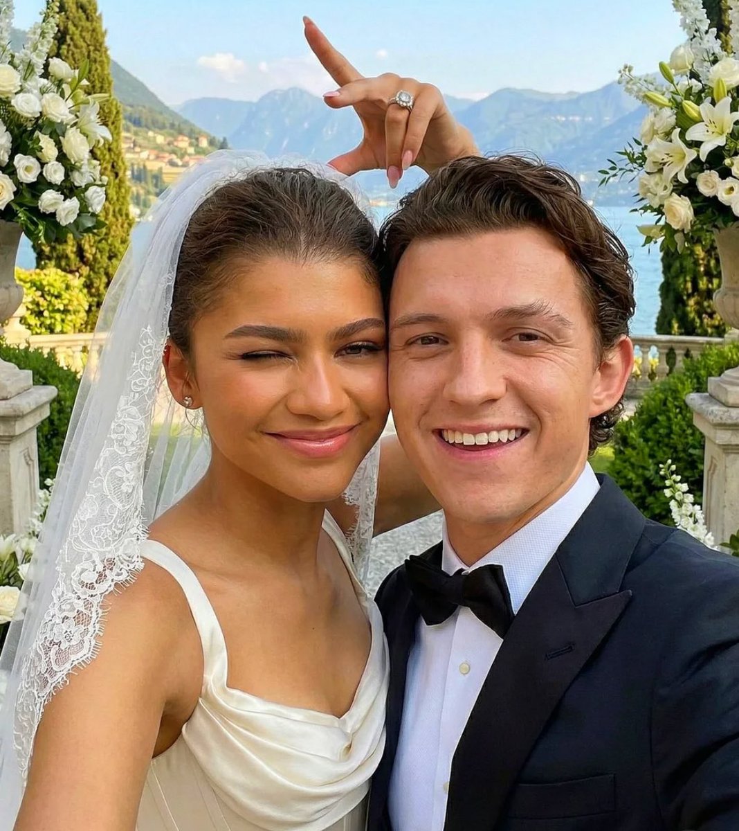 EmminesKesho's tweet photo. Nice couple 😀 https://t.co/eZAxH2cMTT
