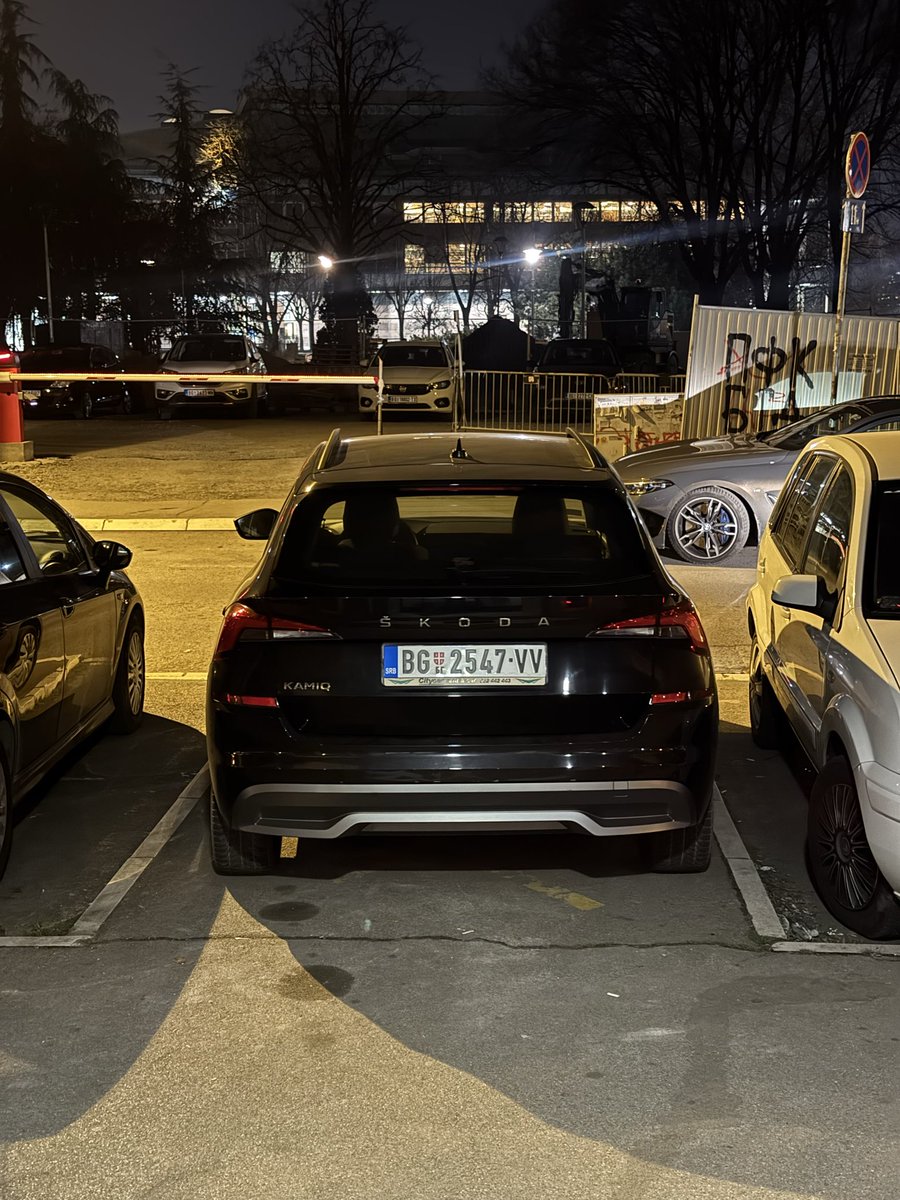 palemajmune's tweet photo. @prijavi_problem Krusedolska 3, nije parking mesto https://t.co/aGIWVFpOXt