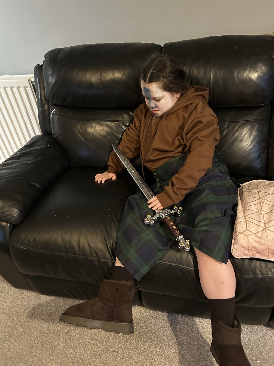 xgemmaxgx's tweet photo. @MelGibArchive Addie age7 dressed as William wallace for world book day , Addie has autism and non verbal she’s wondering what’s going on haha but really enjoyed her face paint and sword https://t.co/grDCK0DEpe