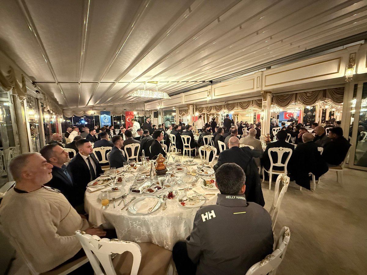 Ülkü Ocakları İstanbul İl Başkanlığımızın tertip ettiği Geçmiş Dönem Ocak Başkanları İftar Programında, Ramazan-ı Şerif’in bereketini dava arkadaşlarımızla birlikte idrak ettik.

Ocağımızda görev yapmış geçmiş dönem ocak başkanlarımızla aynı sofrada buluştuğumuz bu anlamlı