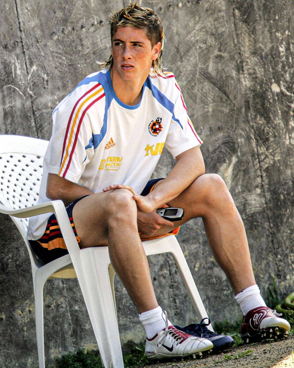 The blonde mullet 💈
The Nike T90s 🔥
The Nokia 3210 📞
The Kid 👶
The El Niño era 💯

That Fernando Torres 😍