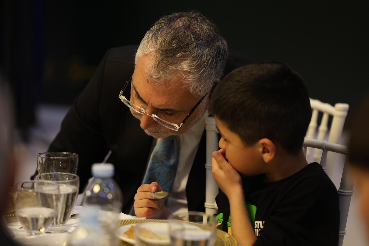 Bu akşam özel bir iftar sofrasının misafiri olduk.

<a href="/MUSIAD/">MÜSİAD</a> ve <a href="/ihhinsaniyardim/">İHH</a> Uşak Şubeleri tarafından yetim evlatlarımız ile kıymetli ailelerimiz için düzenlenen iftar programındaydık. Gözleri umut dolu evlatlarımızın tatlı tebessümleri bizim için mutlulukların en büyüğü.☺️