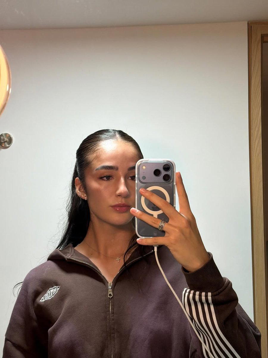 zǝñopɹO ɐuɐıᗡ tweet media