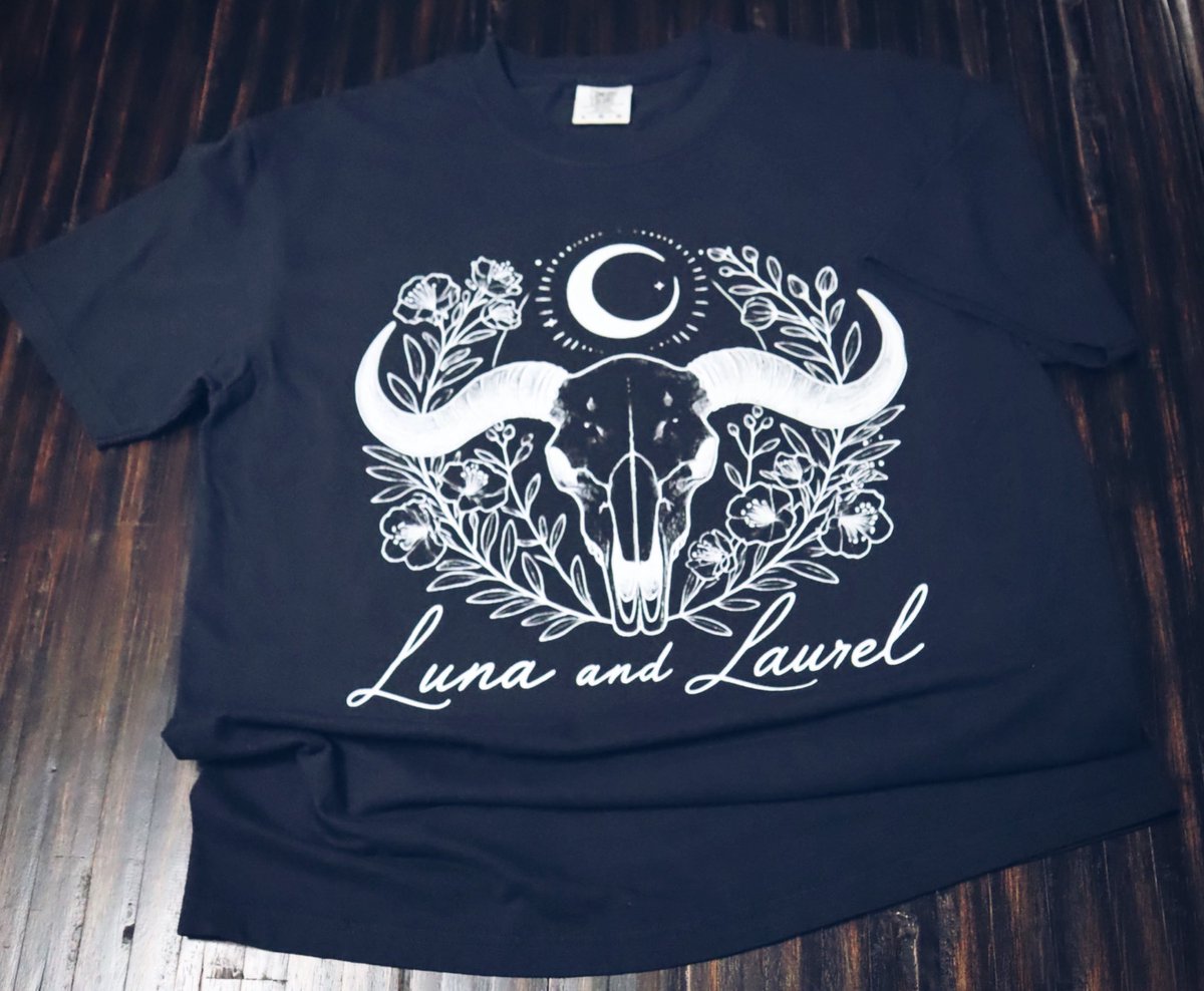 lunaandlaurelco's tweet photo. Thinking about dropping the Luna tees again… 🌙

If you missed the first round and want one, drop a 🌙 in the comments or send me a DM. https://t.co/M2ptJEq85D