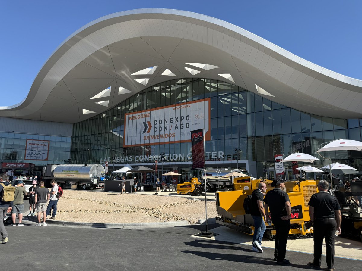 RTKlimko's tweet photo. Its great being back at @conexpoconagg With over 139,000 industry professionals, this show is indeed the family reunion for the construction 🏗️ community. #FluidPower https://t.co/ao5bBn6Xrz