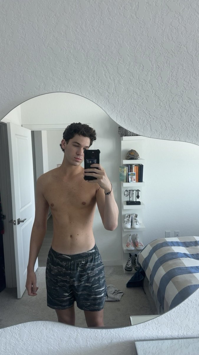 chris tweet media