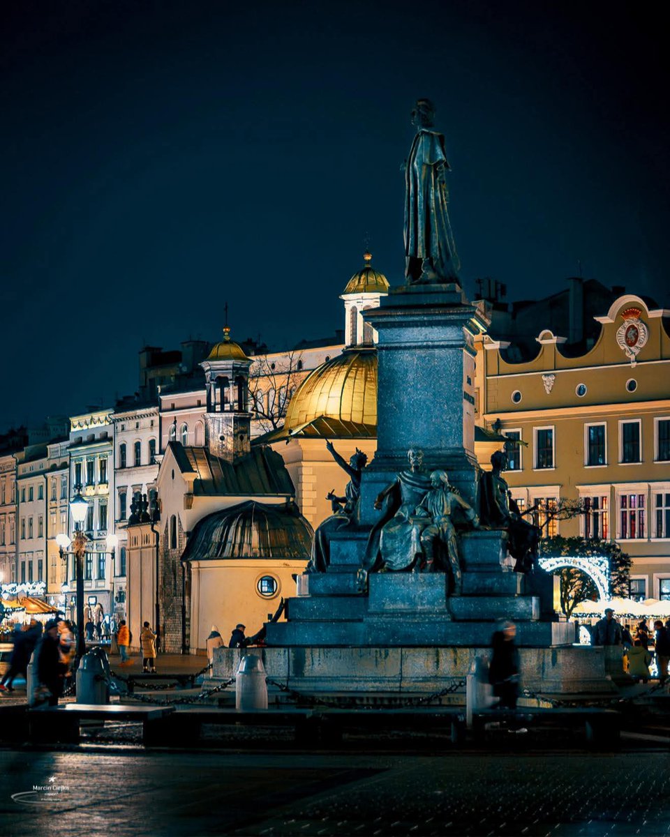 krakow_pl's tweet photo. #Dobranoc #Krakow #RynekGłówny #Mickiewicz Kraków w swoim tempie, Adam na swoim miejscu.
Spokojnego wieczoru!
P.S. Przysyłajcie do nas w wiadomości prywatnej ładne kadry, bo tło miesiąca wypada zmienić na bardziej wiosenne.
Treść oświadczenia do udziału w konkursie znajdziecie poniżej.
📸 Kraków by @ciejson
@MeteoprognozaPL @IMGWmeteo @krakow_pl
