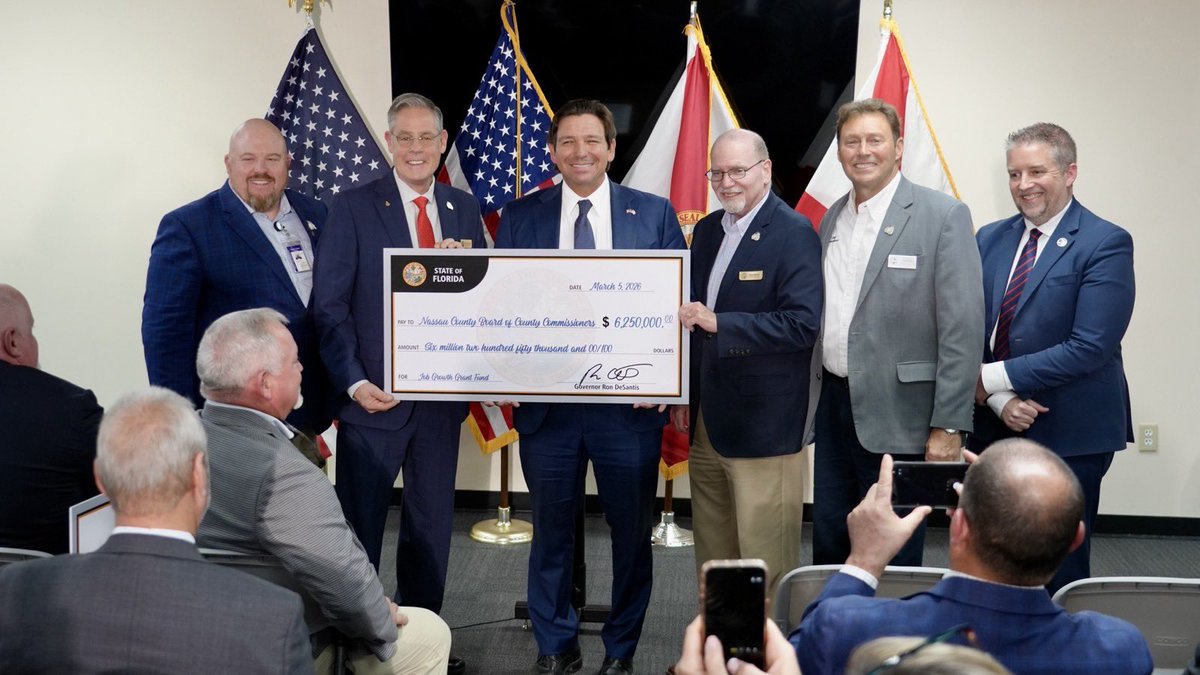 Ron DeSantis tweet media