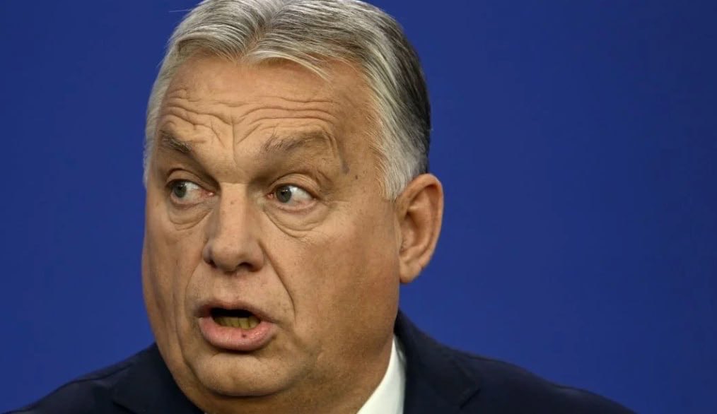 🚨🇭🇺🇺🇦

Orbán is now threatening Ukraine with war if Hungary doesn’t get access to Russian oil.

Yes, you read that right.

Russian oil.
War threats.
Against Ukraine.

This is no joke.
