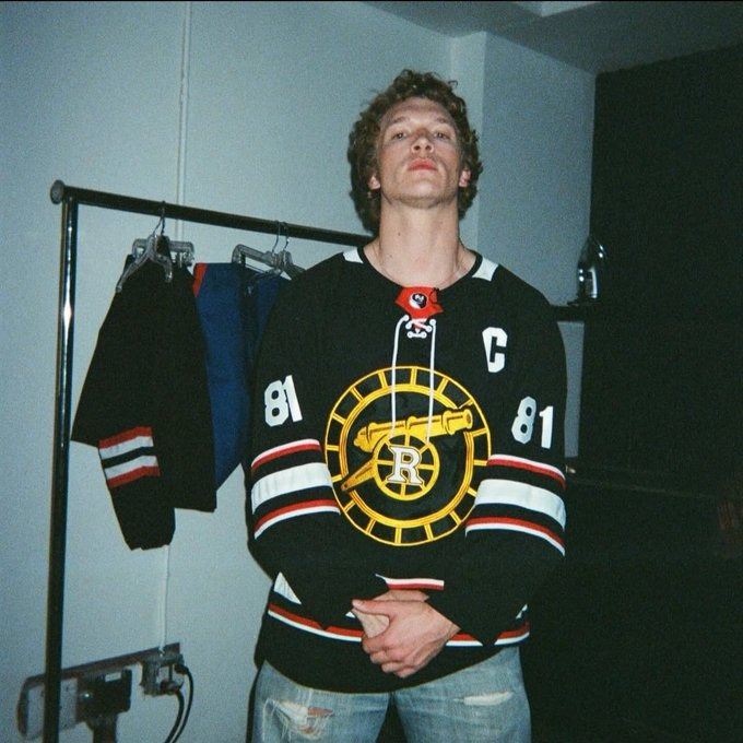 THE FADER: Gen Z stars like Alysa Liu and Connor Storrie prove the kids are all right

"[...] Heated Rivalry’s own Connor Storrie, 26, has given one of the most zeitgeist-defining performances in recent memory.

Recently, viral videos began to pop up of Storrie’s desktop photo