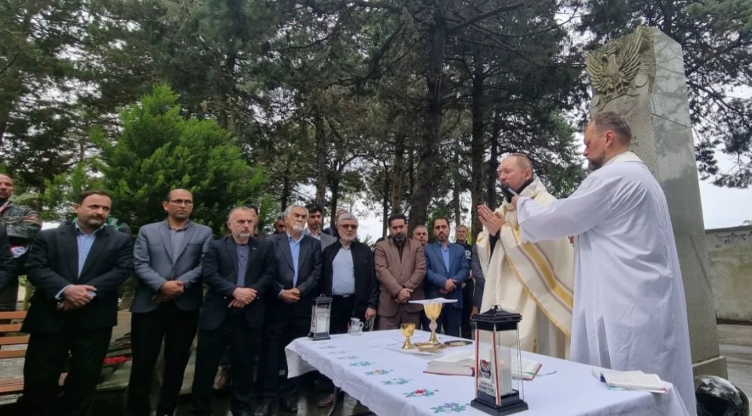 „Iran jest reżimem, który prześladował chrześcijan” – powiedział Karol Nawrocki <a href="/NawrockiKn/">Karol Nawrocki</a>. Otóż prezydent Polski <a href="/prezydentpl/">Kancelaria Prezydenta RP</a> bardzo się myli. Byłam w Iranie kilka razy i za każdym razem odwiedzałam chrześcijańskie dzielnice i świątynie, które są zadbane i funkcjonują